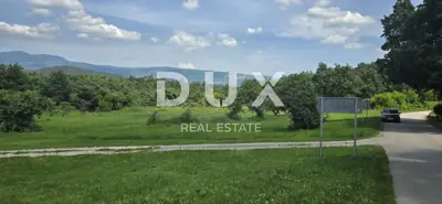 Baugrundstück 766 m², Pićan - Blick auf Učka - 8