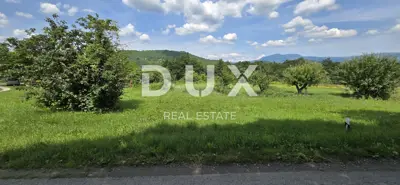 Baugrundstück 766 m², Pićan - Blick auf Učka