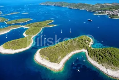 Gewerberaum 290 m², Hvar, 1. Reihe am Meer