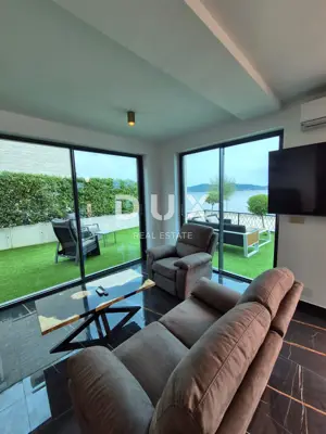 Apartment 170 m², Sukošan - seafront with a private garden - 2