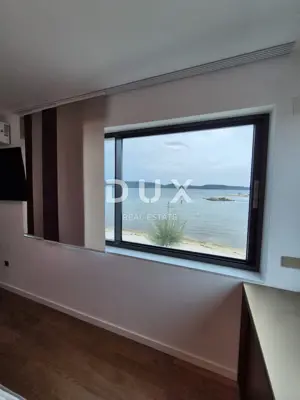Apartment 170 m², Sukošan - seafront with a private garden - 17