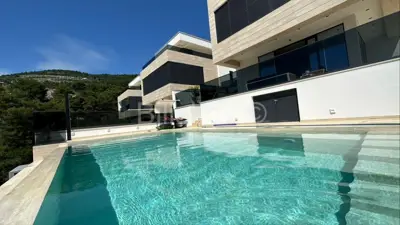 Vila 254 m², Komarna, bazen i panoramski pogled na more