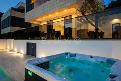 Vila 254 m², Komarna, bazen i panoramski pogled na more - 21