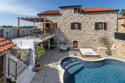 Villa 257 m², Vrbnik na Krku - bazen i terasa