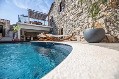 Villa 257 m², Vrbnik na Krku - bazen i terasa - 4