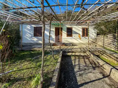 House 80 m², Labin - view and yard 453 m²