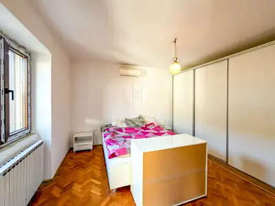 House 80 m², Labin - view and yard 453 m² - 6