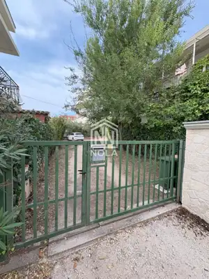 Doppelhaus 230 m², Vodice - 3 Apartments und Studio