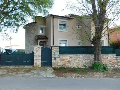 Villa 250 m², Pula, Centar - in der Nähe des Amphitheaters und des Strandes