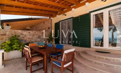 Kuća 180 m², Supetar - prvi red do mora - 6