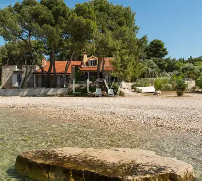 Kuća 180 m², Supetar - prvi red do mora - 11