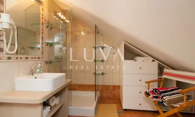 Kuća 180 m², Supetar - prvi red do mora - 17