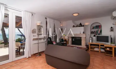 Kuća 180 m², Supetar - prvi red do mora - 8