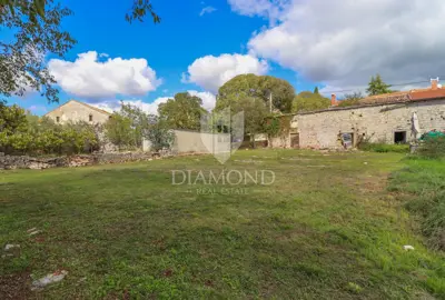 Land 595 m², Kanfanar - quiet location and access road - 5