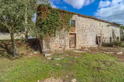Land 595 m², Kanfanar - quiet location and access road - 2