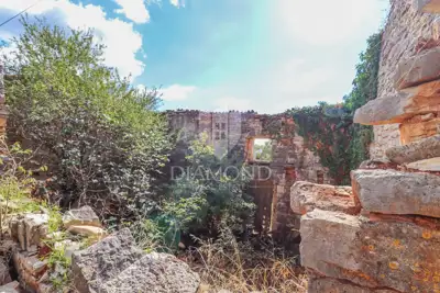 Land 595 m², Kanfanar - quiet location and access road - 3