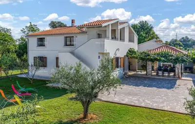House 200 m², Medulin - quiet location and 1,000 m² yard - 2