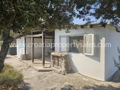 Građevinsko zemljište 1.280 m², otok Hvar - blizu mora