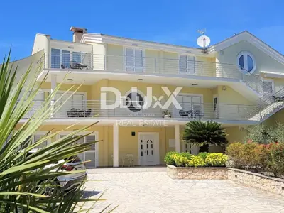 ZADAR, BRODARICA - Villa mit 6 Wohnungen und Geschäftsraum - 11