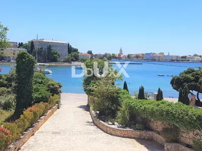 ZADAR, BRODARICA - Villa mit 6 Wohnungen und Geschäftsraum