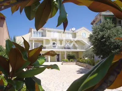 ZADAR, BRODARICA - Villa mit 6 Wohnungen und Geschäftsraum - 3
