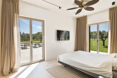 Istra, luksuzna novoizgrađena vila s bazenom, parcela 5.764 m² - 11