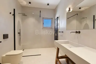 Istra, luksuzna novoizgrađena vila s bazenom, parcela 5.764 m² - 12