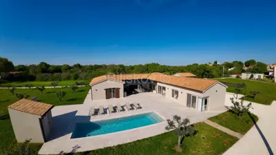 Villa 400 m², Ližnjan, Pool und angelegter Garten