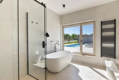 Istra, luksuzna novoizgrađena vila s bazenom, parcela 5.764 m² - 14
