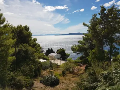 Građevinsko zemljište 849 m², Marušići, pogled na more i Brač