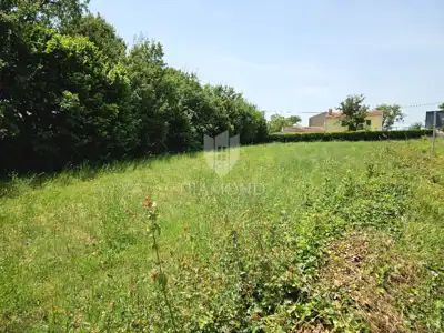 Baugrundstück 1.311 m², Poreč - ruhiger Ort - 2