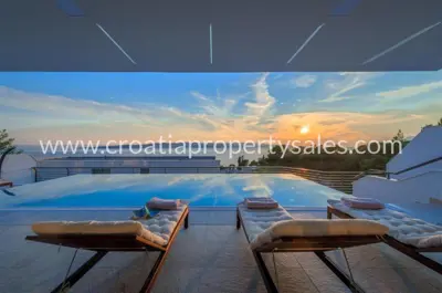 Villa 445 m², Makarska - luxuriöse Lage am Meer