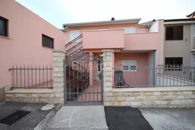 Split, Kila, prodaja dvojna kuća, 3 stana - 2