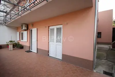 Split, Kila, prodaja dvojna kuća, 3 stana - 6