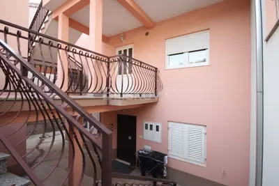 Split, Kila, Doppelhaushälfte zu verkaufen, 3 Wohnungen - 9