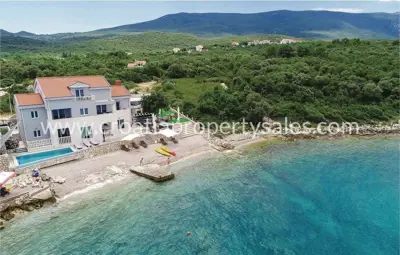 Villa 318 m², Pelješac Peninsula - first row to the sea