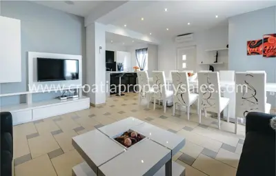 Vila 318 m², Poluotok Pelješac - prvi red do mora - 12