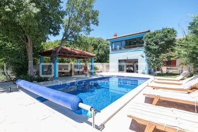 Villa 280 m², Dugopolje - quiet location and pool