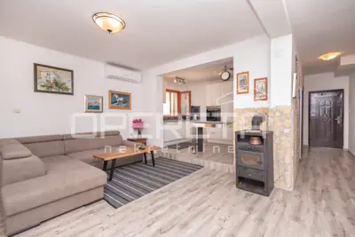 Villa 280 m², Dugopolje - quiet location and pool - 17
