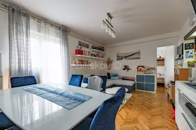 Zagreb, Donja Kustošija, šesterosoban dvoetažni stan