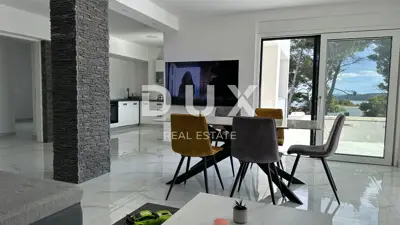OTOK RAB, BANJOL - Exklusive Wohnung im Erdgeschoss mit Pool