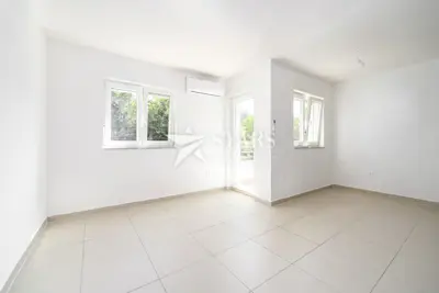 Kastav, stan 2s+db, balkon, dva parkirna mjesta - 14
