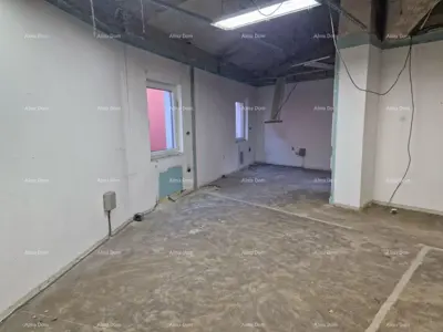 Gewerbefläche im Zentrum von Buje, Investition mit großem Potenzial - 4