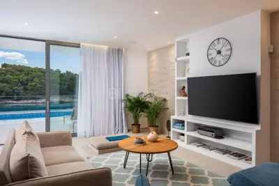 Vila 244 m², Splitska na Braču, prvi red do mora - 15