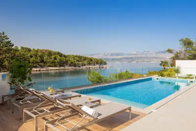Vila 244 m², Splitska na Braču, prvi red do mora - 3