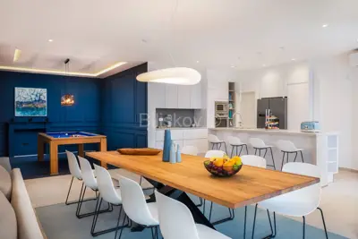 Vila 244 m², Splitska na Braču, prvi red do mora - 12