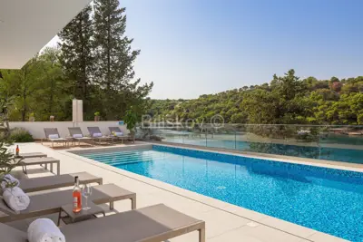Vila 244 m², Splitska na Braču, prvi red do mora - 9