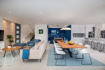Vila 244 m², Splitska na Braču, prvi red do mora - 13