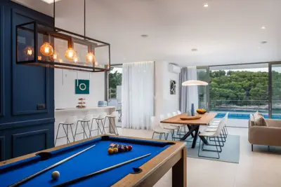 Vila 244 m², Splitska na Braču, prvi red do mora - 19