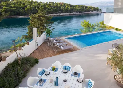 Vila 244 m², Splitska na Braču, prvi red do mora - 2